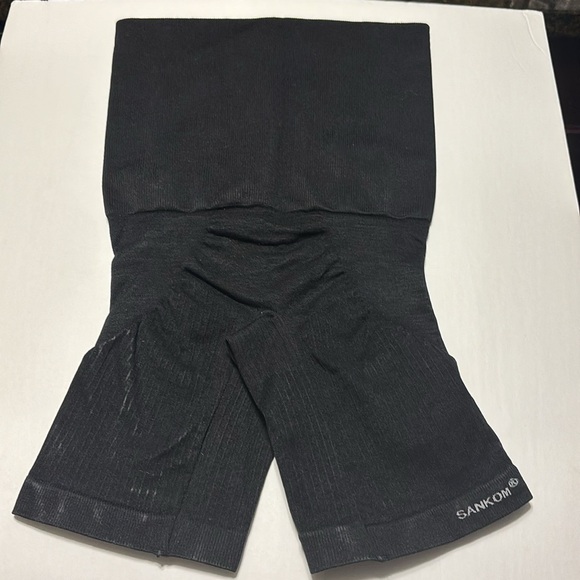 Sankom Posture Correcting Slimming Shape-wear Size SM - Picture 2 of 4